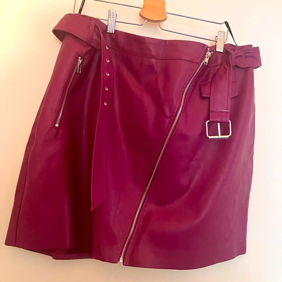 Forever 21 pleather skirt in a deep fushia color. Fits like a 16 - Picture 1 of 3